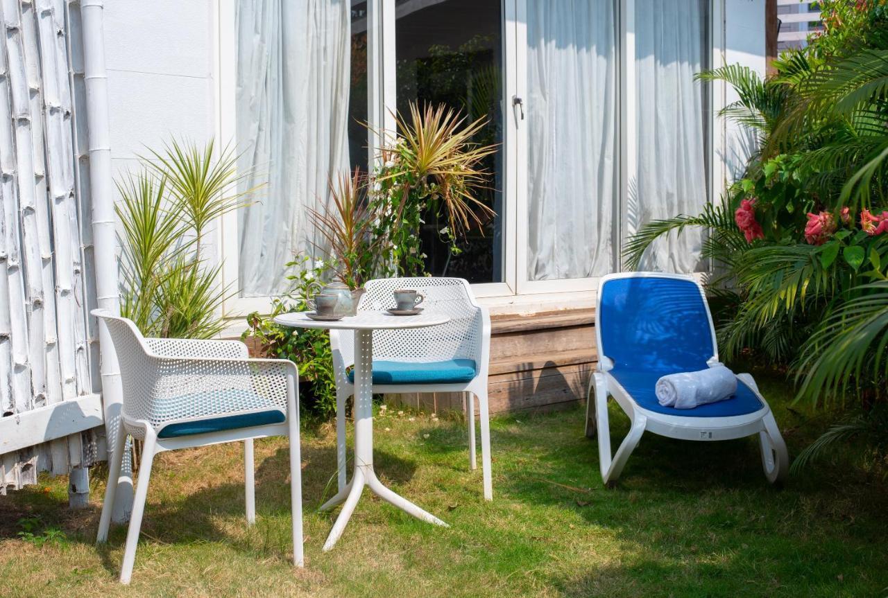Living Room Beach Resort Morjim Bagian luar foto