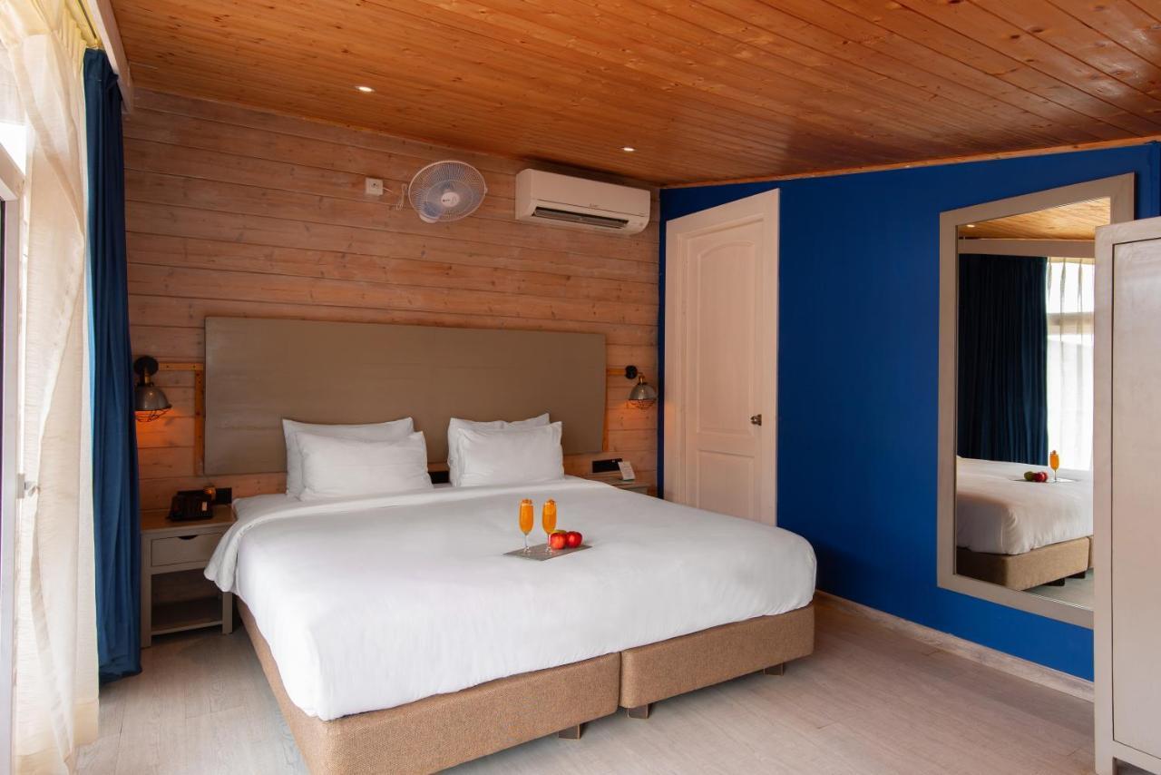 Living Room Beach Resort Morjim Bagian luar foto