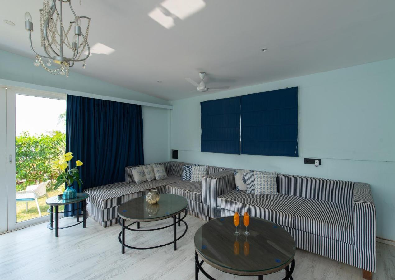 Living Room Beach Resort Morjim Bagian luar foto
