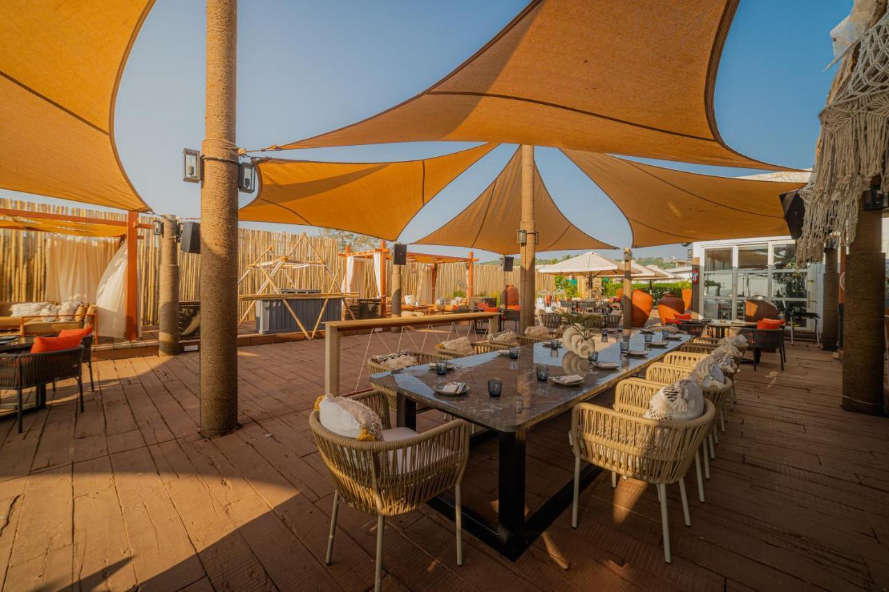 Living Room Beach Resort Morjim Bagian luar foto