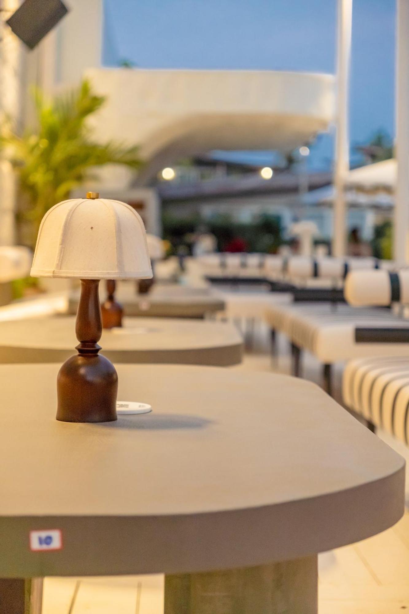 Living Room Beach Resort Morjim Bagian luar foto