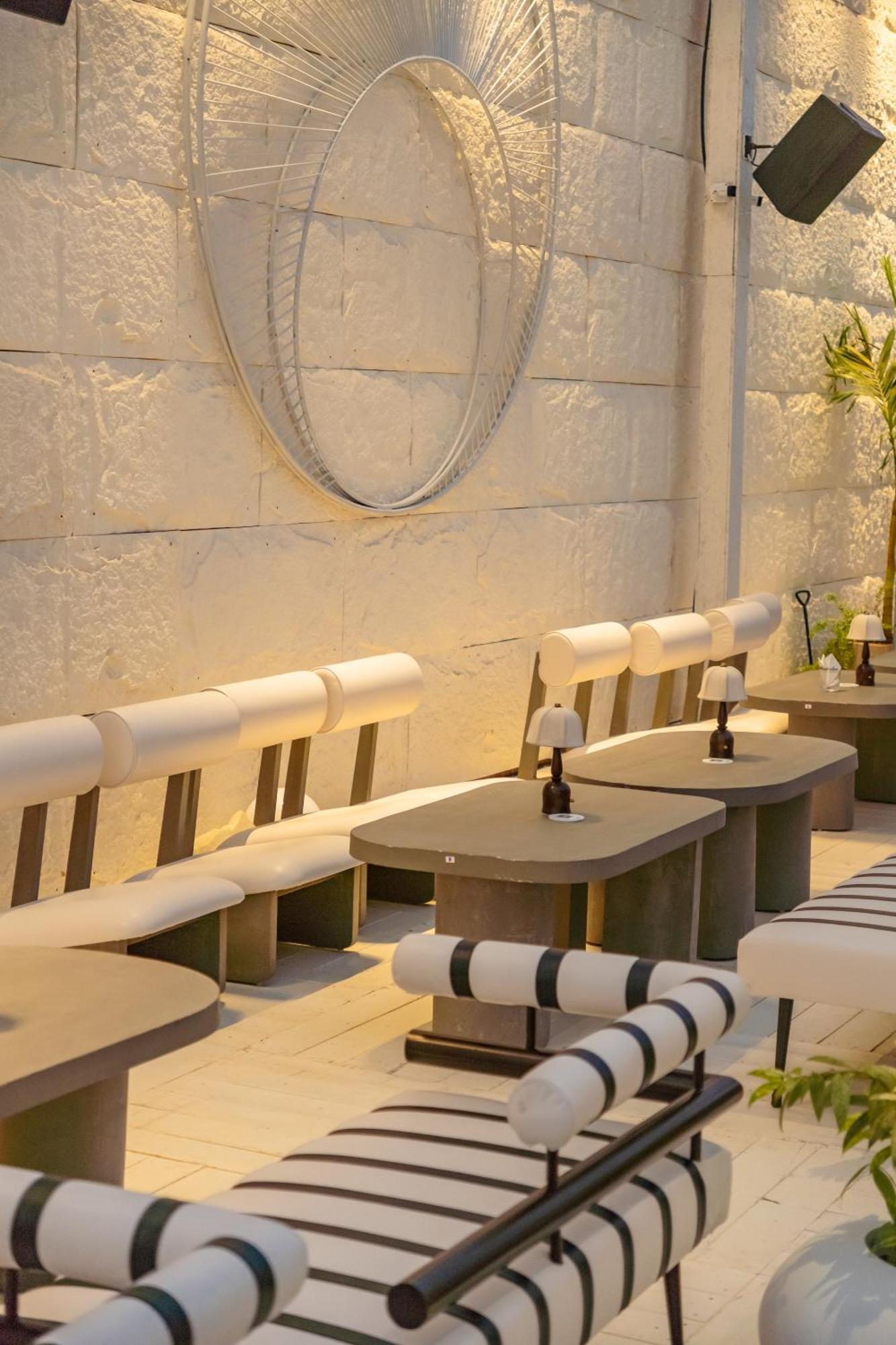 Living Room Beach Resort Morjim Bagian luar foto