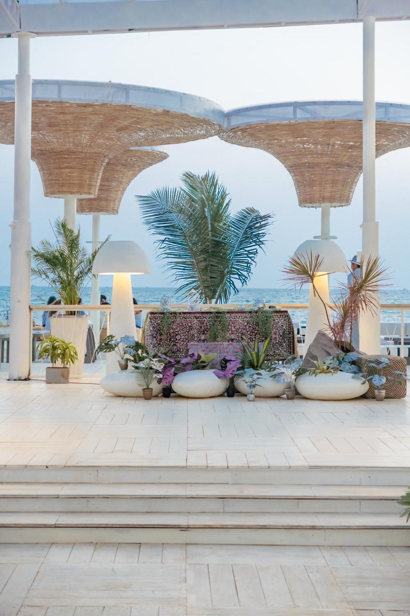 Living Room Beach Resort Morjim Bagian luar foto