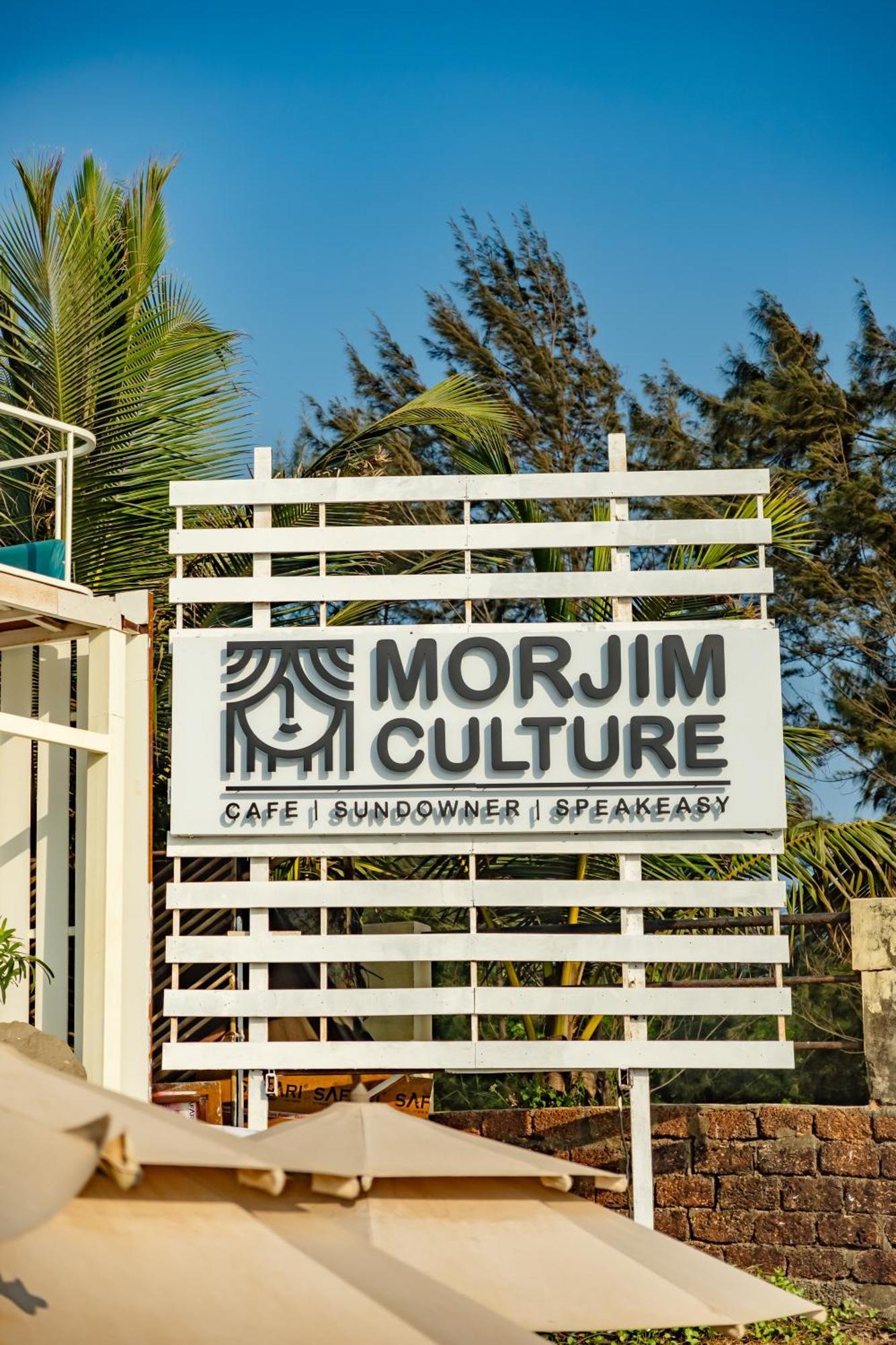 Living Room Beach Resort Morjim Bagian luar foto